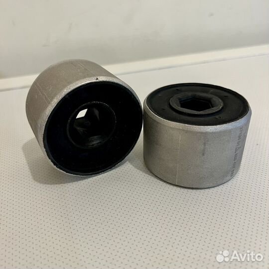 Сайлентблоки передних рычагов Lemforder