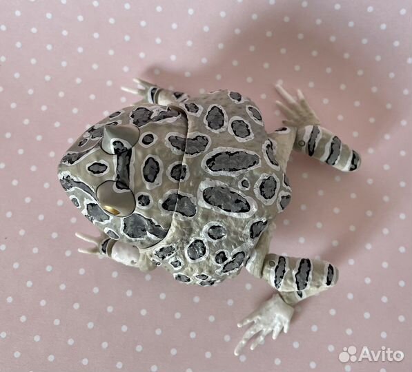 Лягушка рогатка фигурка Bandai