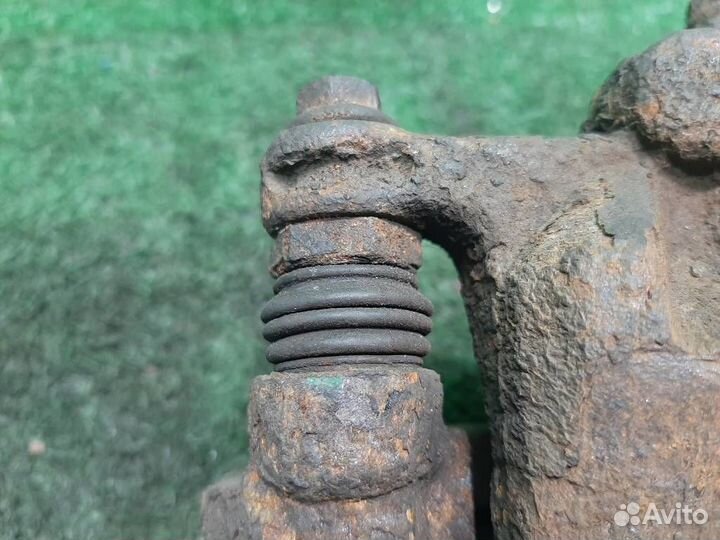 Суппорт тормозной передний левый Honda Civic 4D