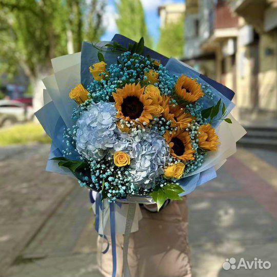 Букет Сборный из Подсолнухов И Гортензии