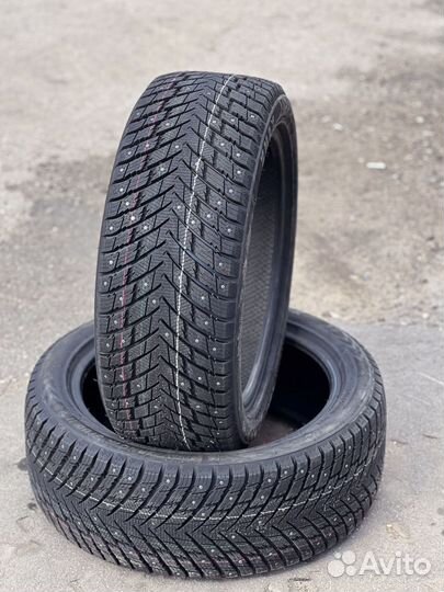 Zmax Winternova Stud II 245/40 R19 97U