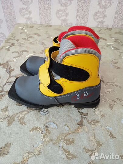 Лыжные ботинки