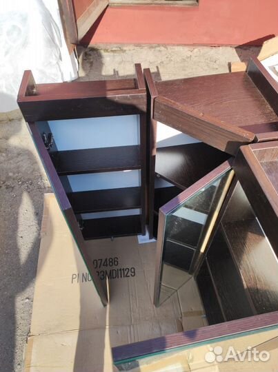 Шкафчик угловой новый