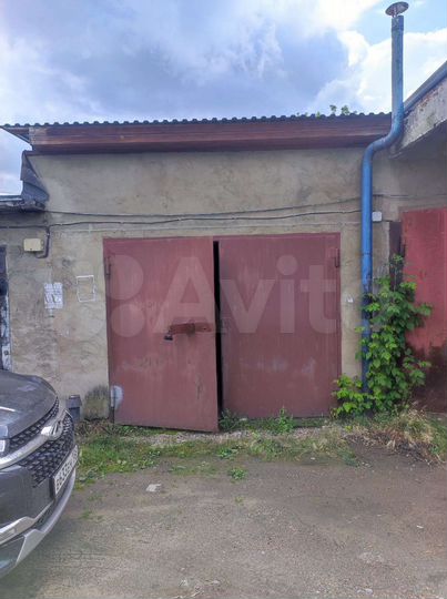 Гараж, > 30 м²