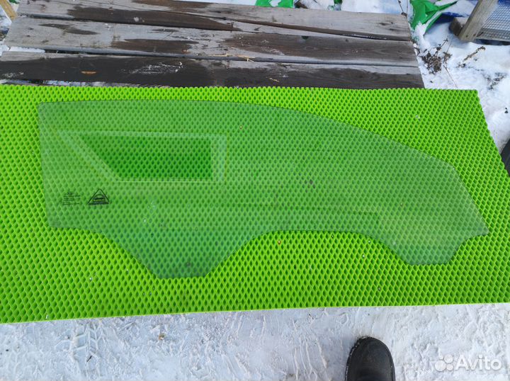 Стекло двери передней правой KIA Ceed 2007 2012