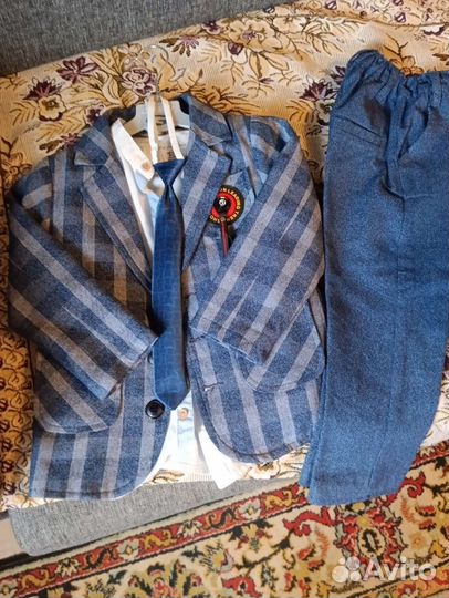 Костюм на мальчика 104р