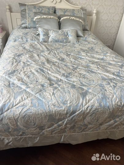 Покрывало с подушками