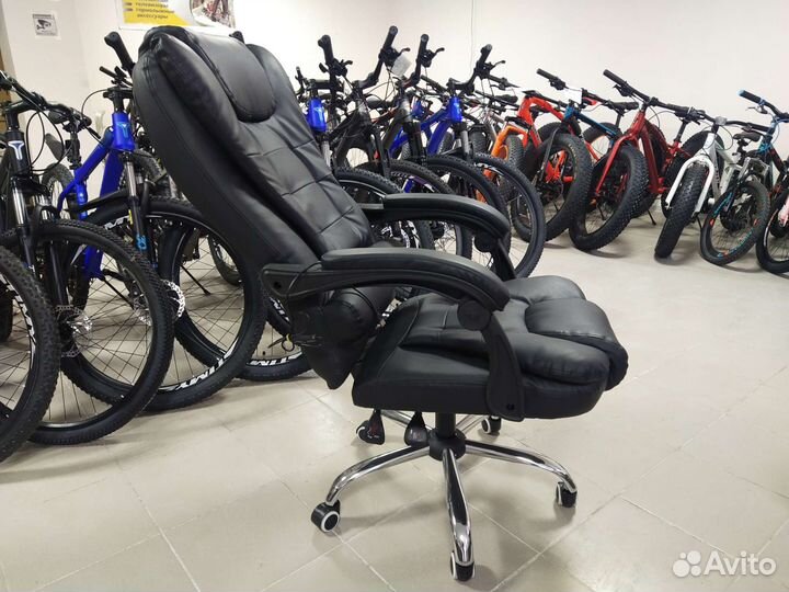 Новое офисное кресло (кресло руководителя)