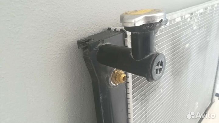 Радиатор охлаждения двигателя Lexus RX 400h