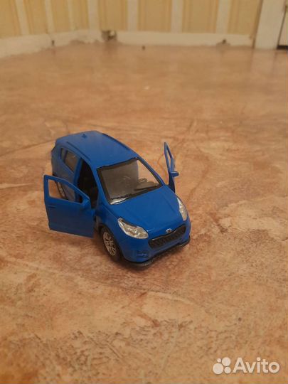 Игрушечный кроссовер KIA машинка