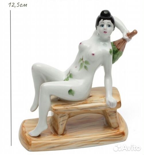 Фарфоровая статуэтка Девушка в бане