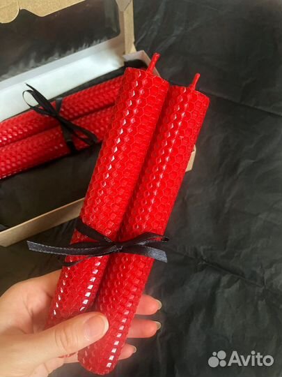 Набор красных свечей из вощины