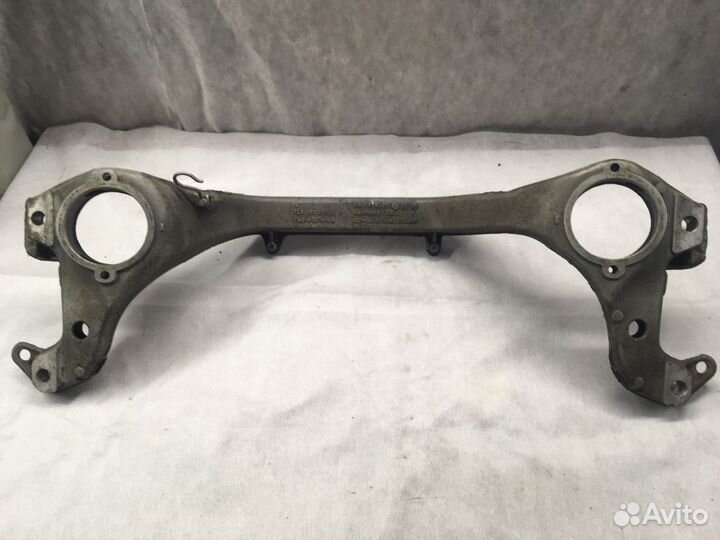 Кронштейн опоры двигателя VW Touareg