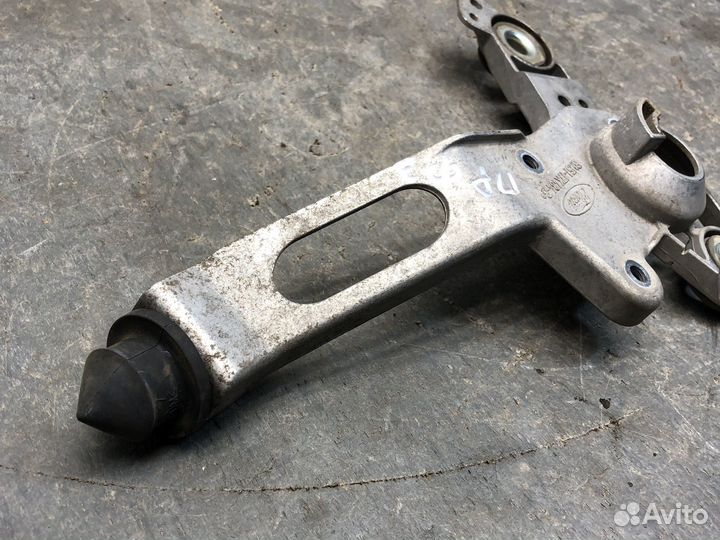 R кронштейн дворника Focus 3