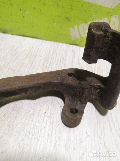 Скоба суппорта переднего Киа Сепия Шума 96-01