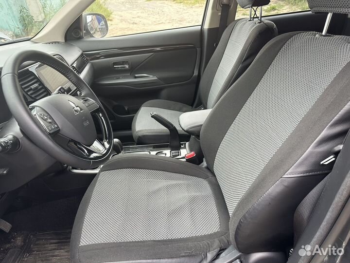 Чехлы на mitsubishi outlander 3