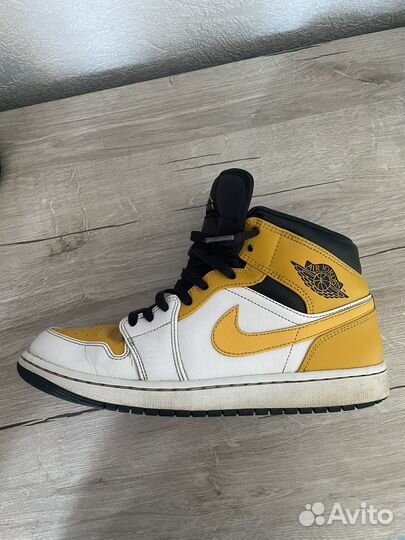 Nike air jordan 1 university gold mid оригинал