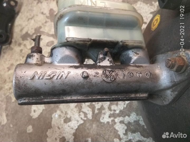 Главный тормозной цилиндр на Хонда Цивик 2000 год