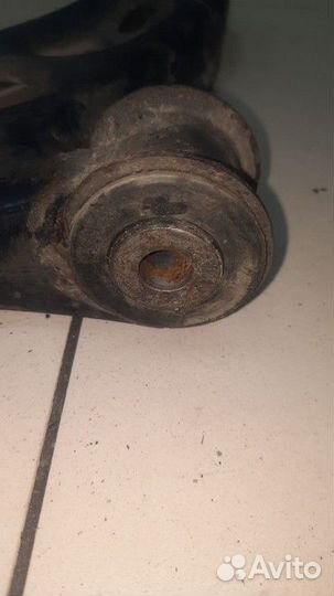 Рычаг подвески передний правый Skoda Octavia