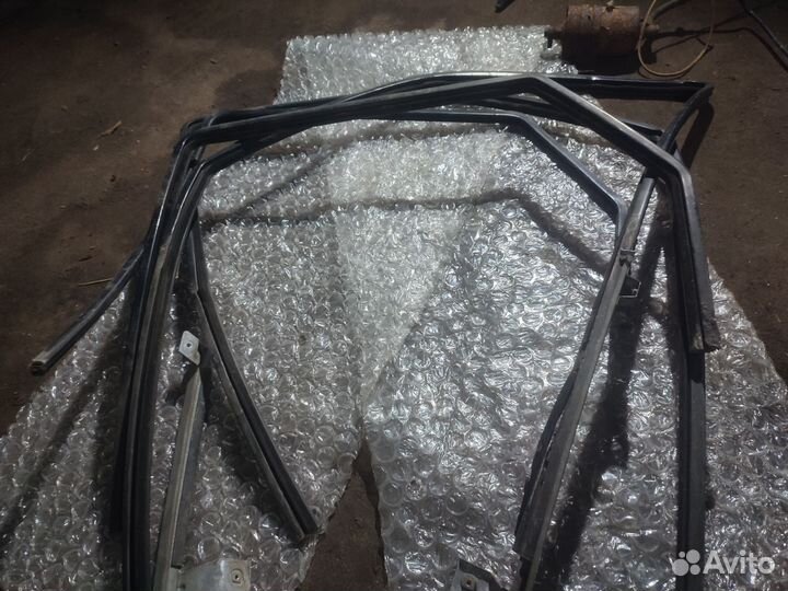 Комплек уплотнителей и накладок на форд скорпио 1