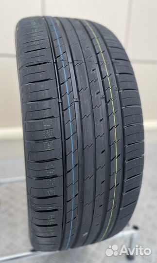 Tracmax X-Privilo RS01+ 275/45 R20