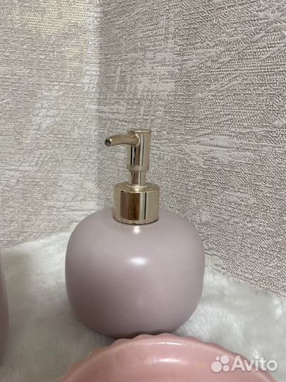 Продам набор для ванной комнаты