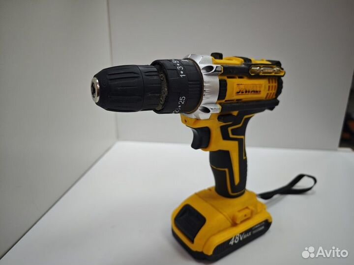 Шуруповерт Dewalt NoName
