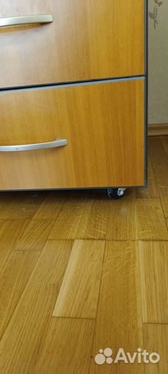 Тумбочка офисная выкатная