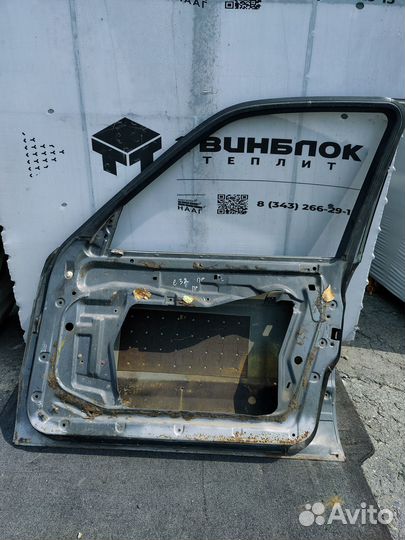 Передняя правая дверь BMW 7 серии II (E32)