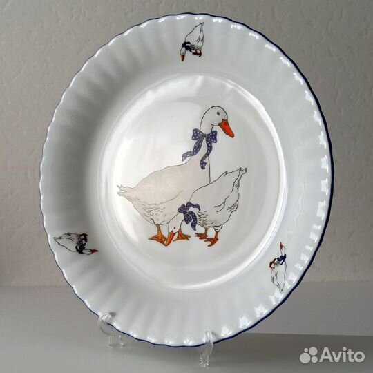 Фарфоровые столовые тарелки Рококо «Гуси»