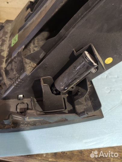 Бардачок Ford Focus 3