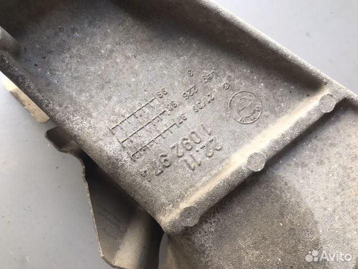 Крепление, лапа на Бмв Е39, с дв.М52,М54