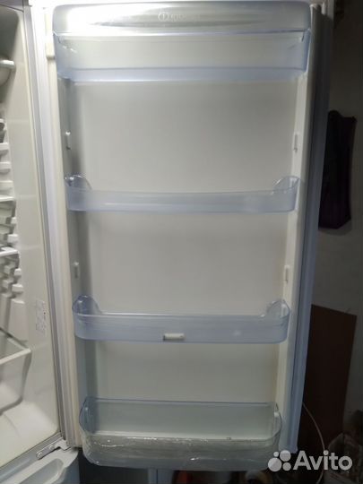 Холодильник indesit. Доставка