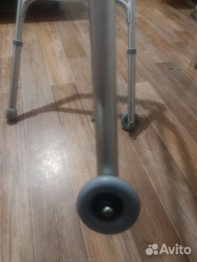 Ходунки для инвалидов на колесах