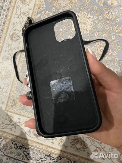 Чехол на iPhone 11 с ремешком