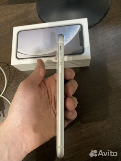 iPhone Xr, 64 ГБ