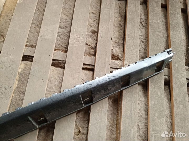 Накладка правого порога Nissan Terrano D10