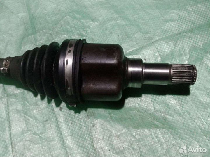 Полуось передний левый Ford Focus 1 седан 2.0I