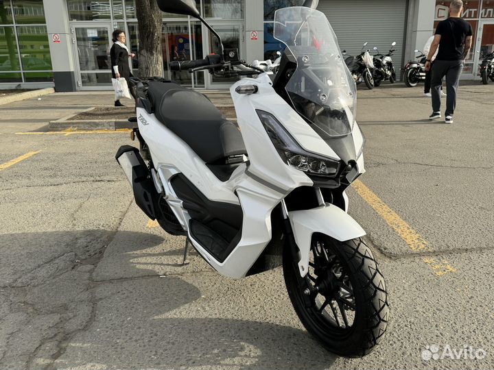 Мотоцикл Sharmax Maxi Scooter 200D Editions