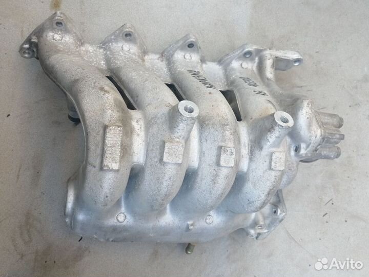 Коллектор впускной Mitsubishi Carisma (DA) 1999-03