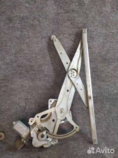 Мотор стеклоподъемника передний левый Toyota Auris