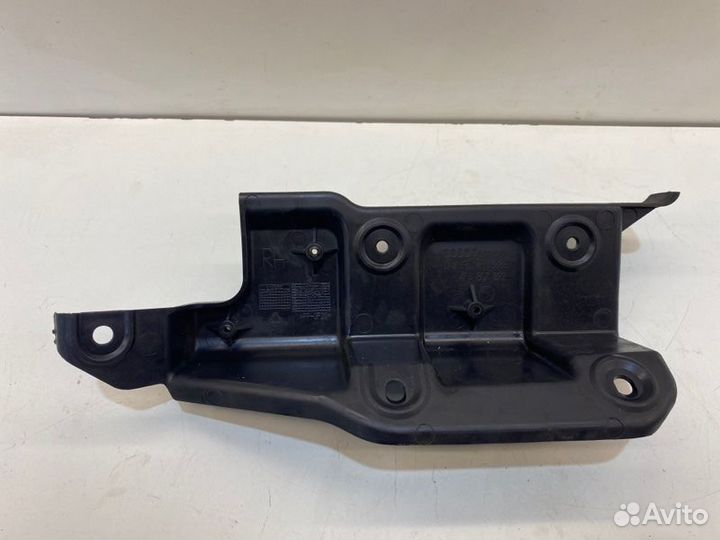 Крепление бампера правое Audi A6 C6 2.0 2008