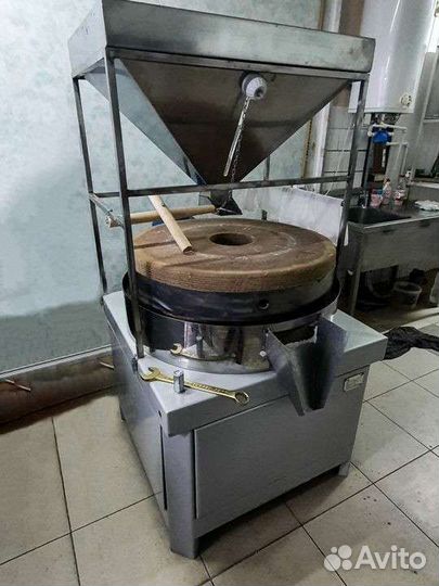 Мельницы для муки и урбеча с каменными жерновами