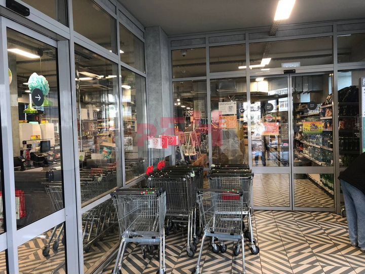 150 кв м у метро на 1 линии