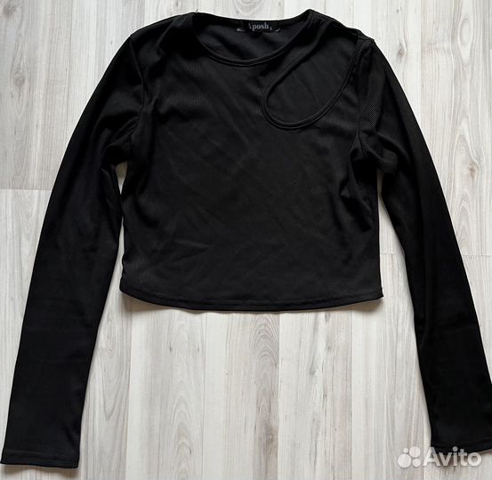 Лонгслив с вырезом на плече