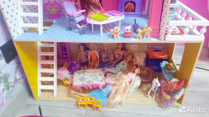 Кукольный домик с мебелью деревянный