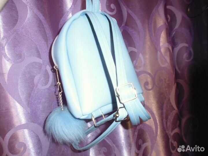 Красивый и блестящий портфельчик