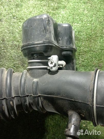 Патрубок воздушного фильтра Toyota Corolla 2001