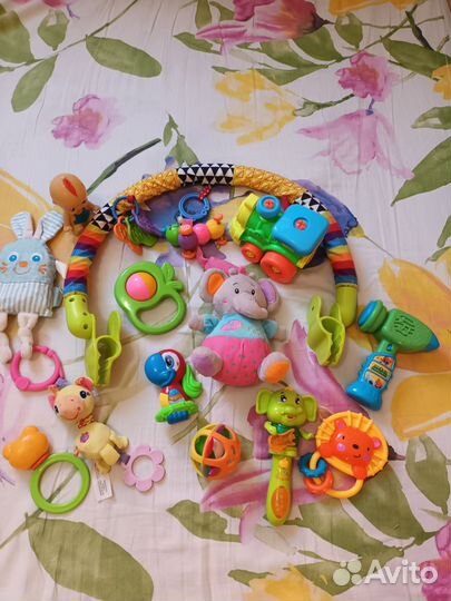 Развивающие игрушки для малышей пакетом