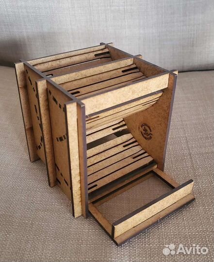 Башня для бросания кубиков (dice tower)